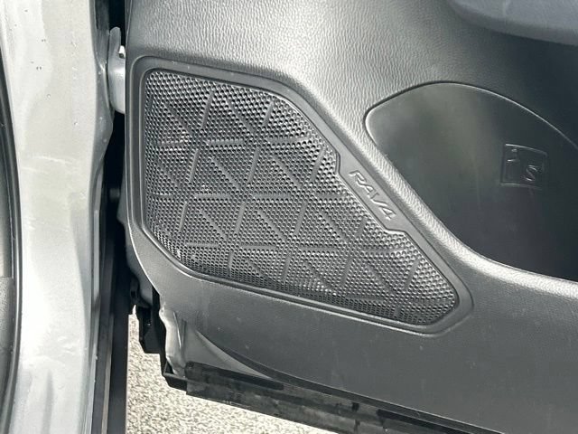 Used 2025 Toyota RAV4 XLE AWD/4WD image 48