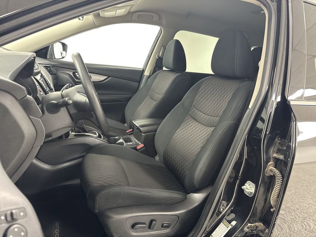 Used 2019 Nissan Rogue SV image 10