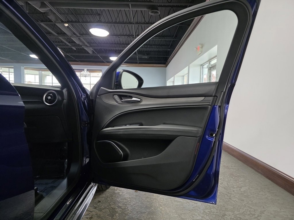 Used 2022 Alfa Romeo Stelvio Ti image 22
