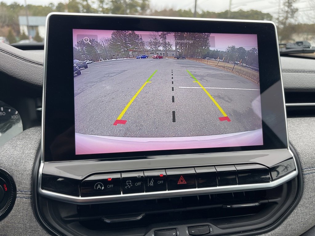 Used 2024 Jeep Compass Latitude image 11