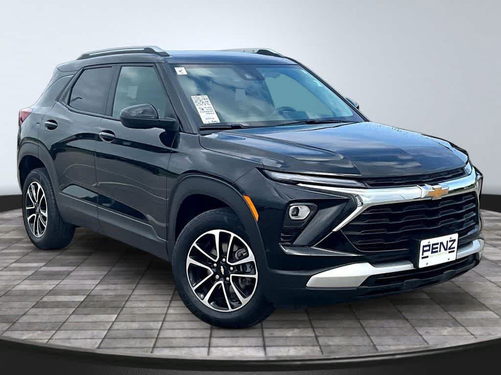 Used 2024 Chevrolet TrailBlazer LT w/ Driver Confidence Package AWD/4WD image 3