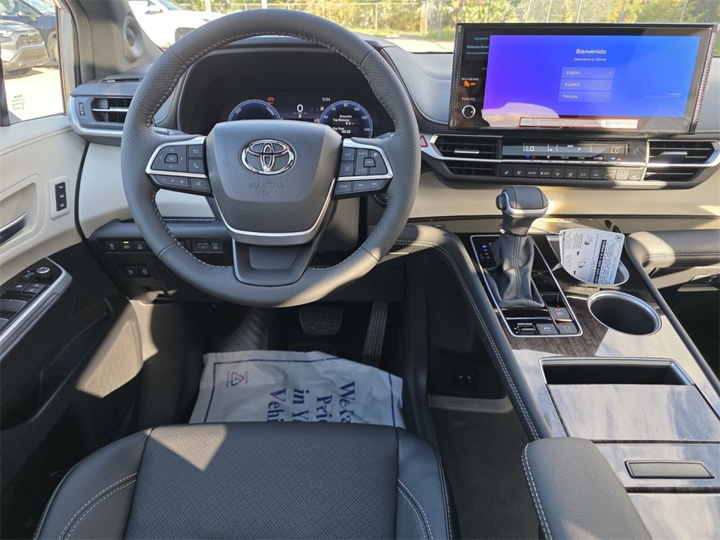 New 2025 Toyota Sienna Platinum image 7