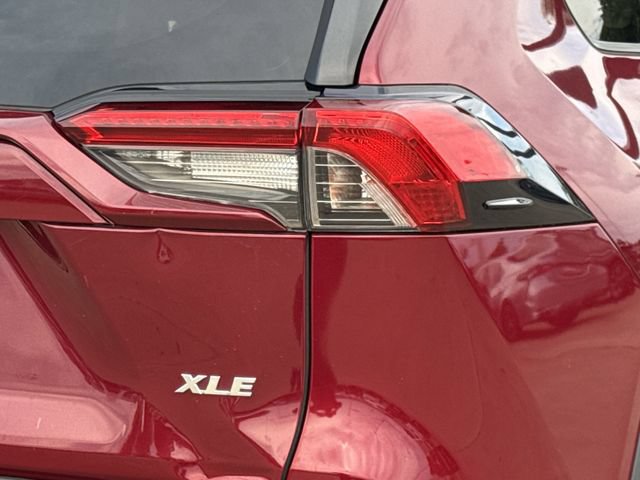 Used 2020 Toyota RAV4 XLE Premium FWD image 8