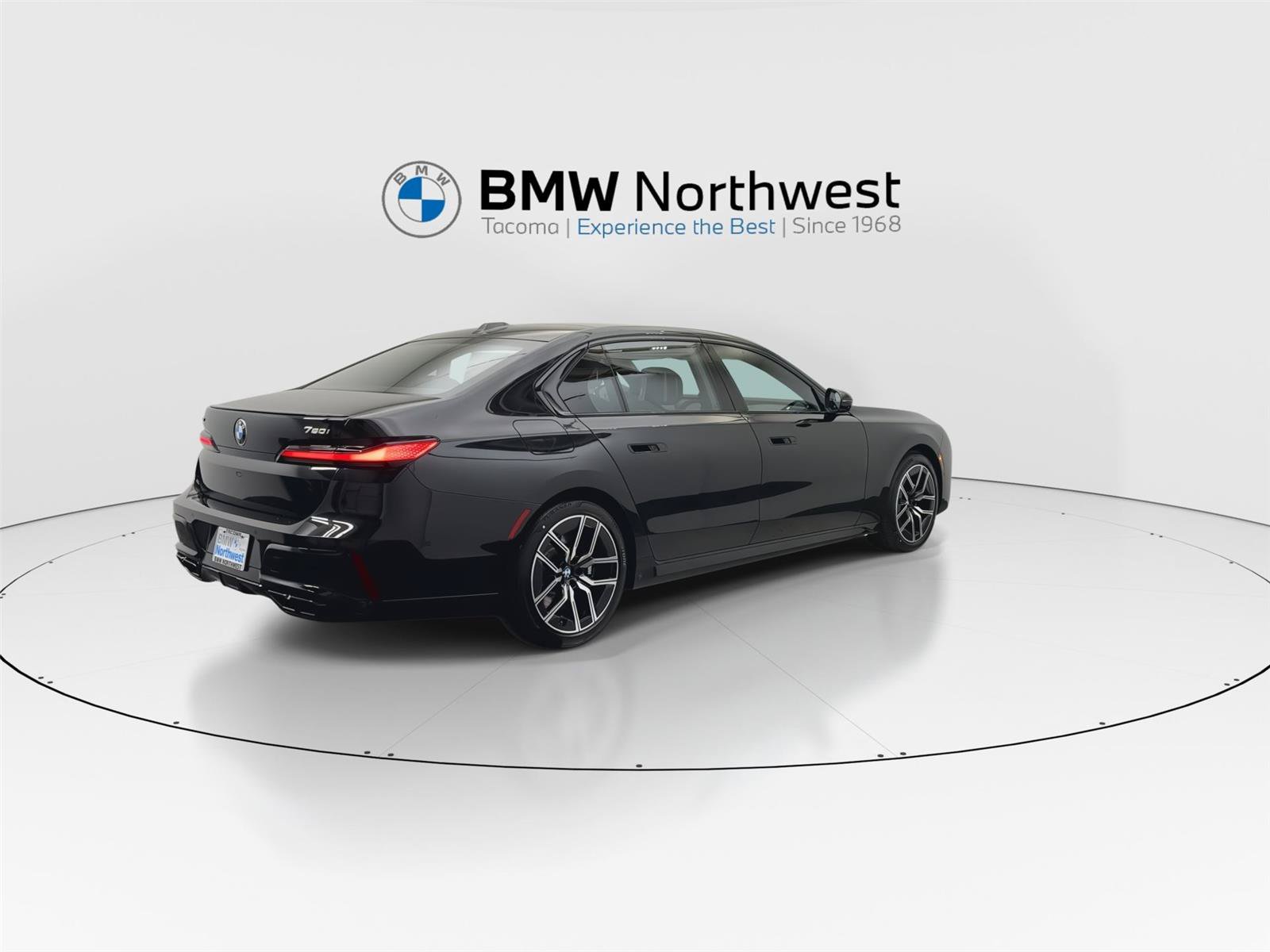 Used 2026 BMW 760i xDrive w/ Executive Package AWD/4WD image 3