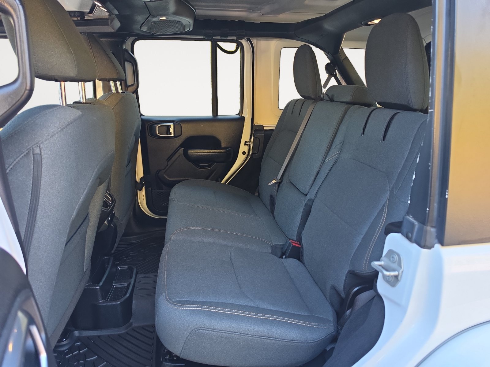 Used 2024 Jeep Wrangler Unlimited w/ Convenience Group AWD/4WD image 13