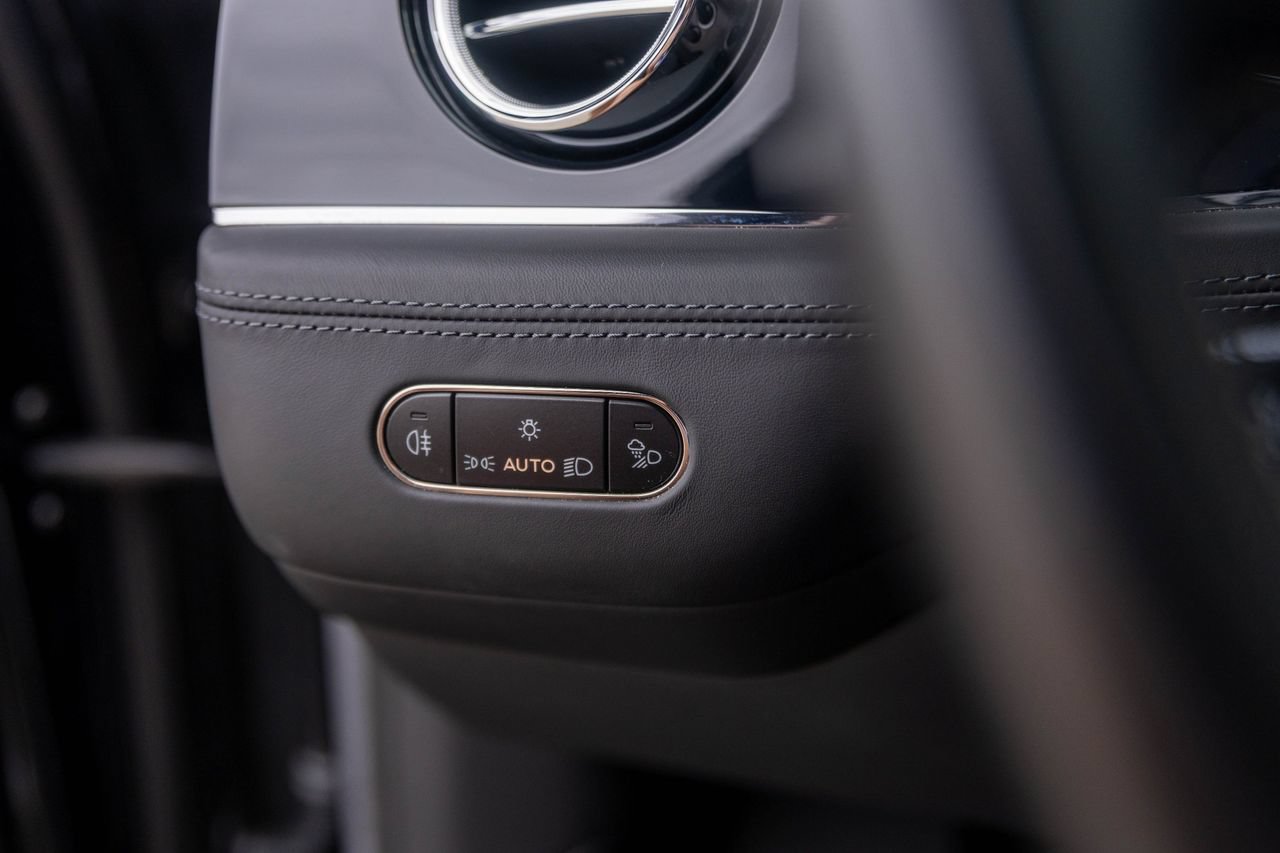 Certified 2024 Bentley Bentayga AWD/4WD image 32