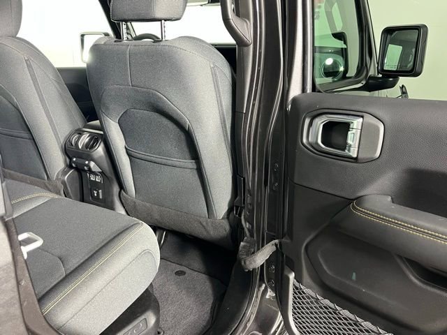 Used 2025 Jeep Wrangler Unlimited Sahara image 27
