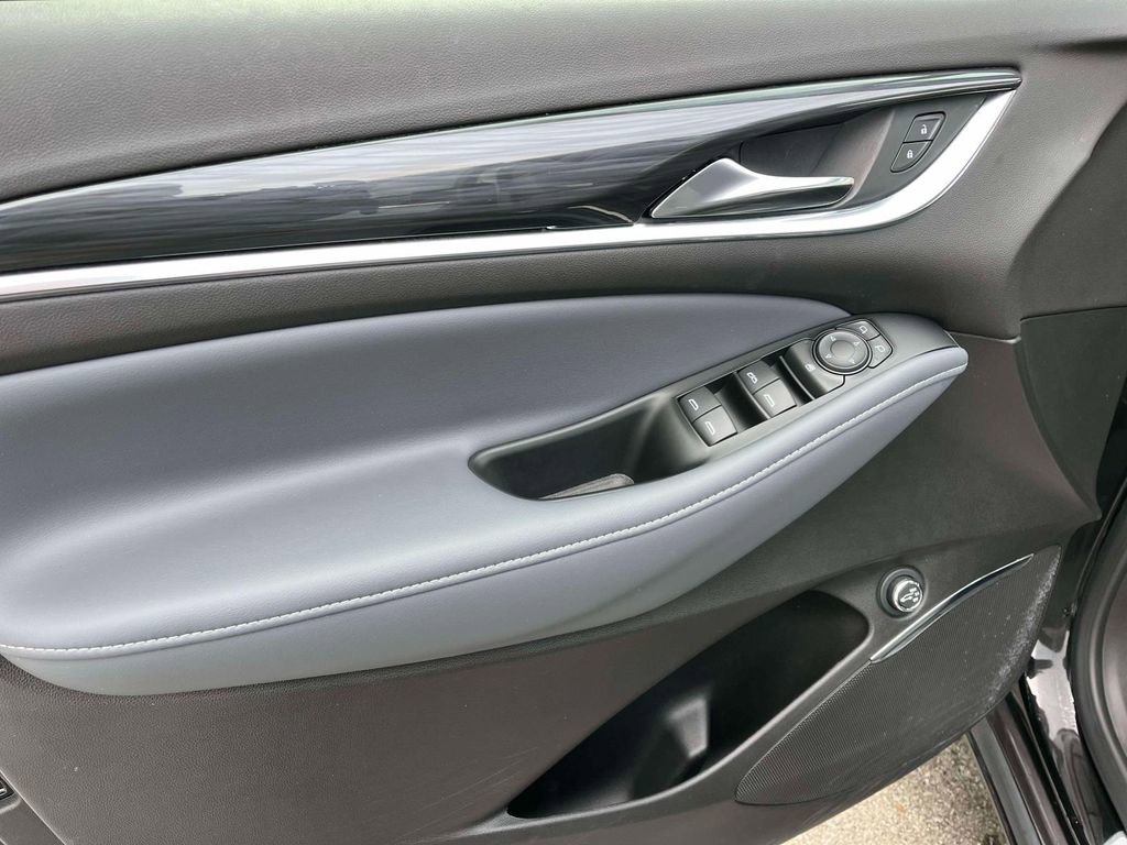 Used 2023 Buick Enclave Essence image 25