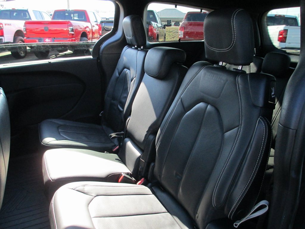 Used 2021 Chrysler Pacifica Touring-L w/ Premium & Safety Sphere Group image 18