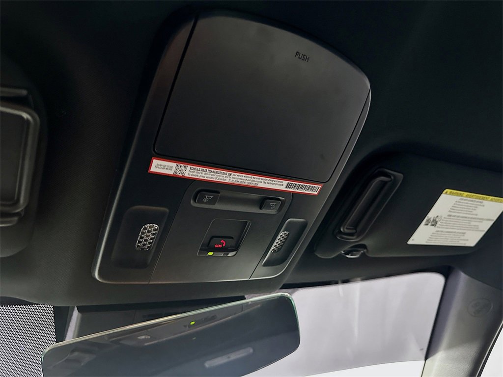 Used 2025 Toyota Camry SE image 32