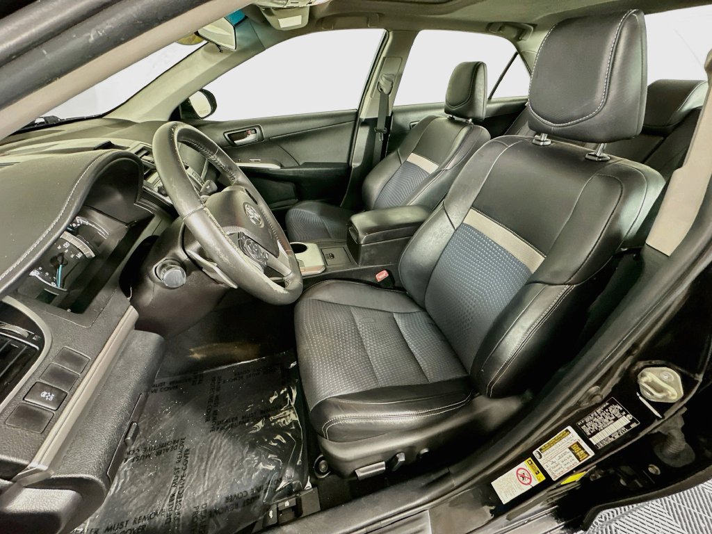 Used 2014 Toyota Camry SE FWD image 25