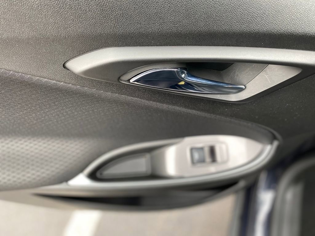 Used 2023 Chevrolet Malibu LS image 17