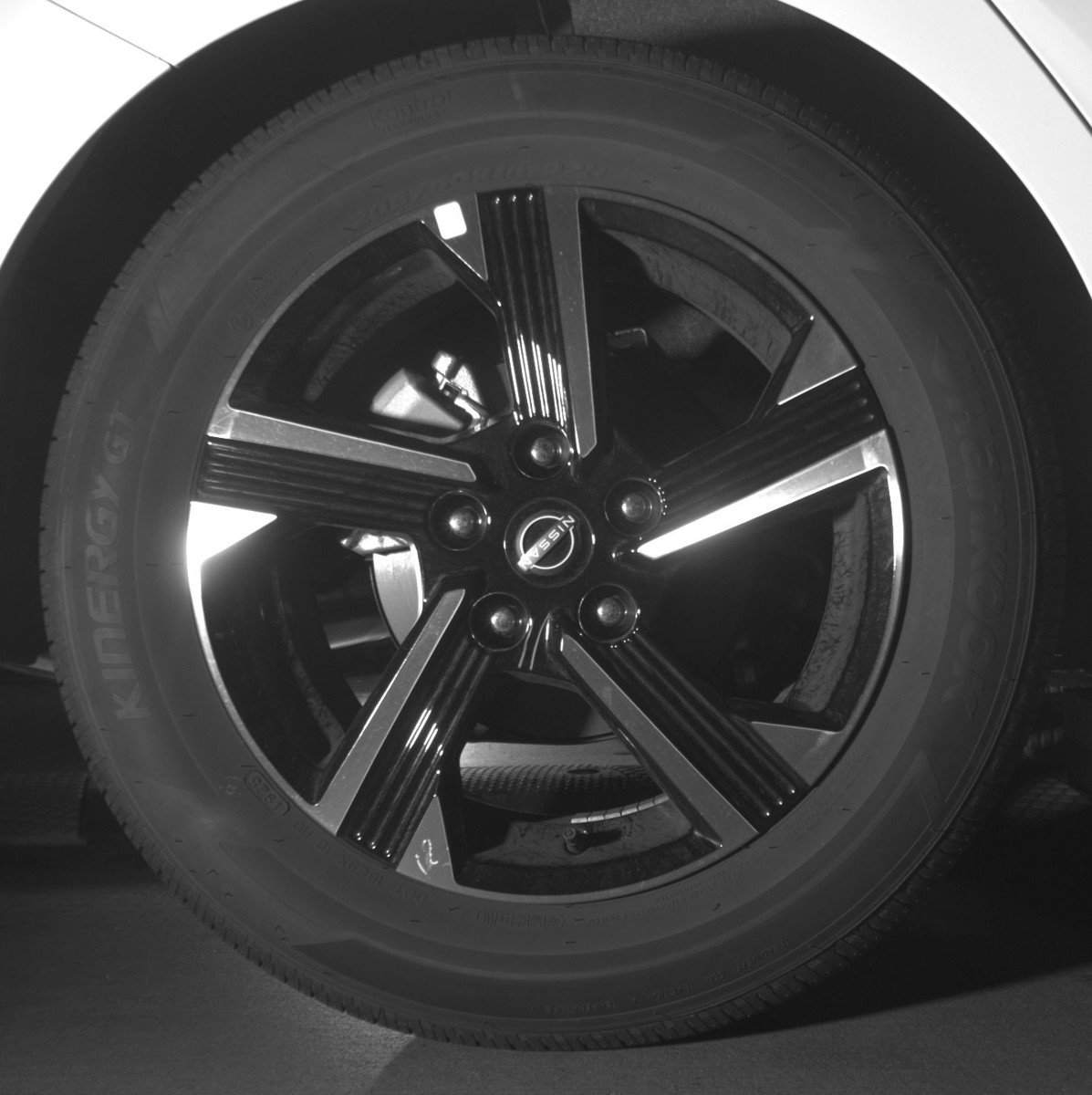 Used 2025 Nissan Sentra SV FWD image 15