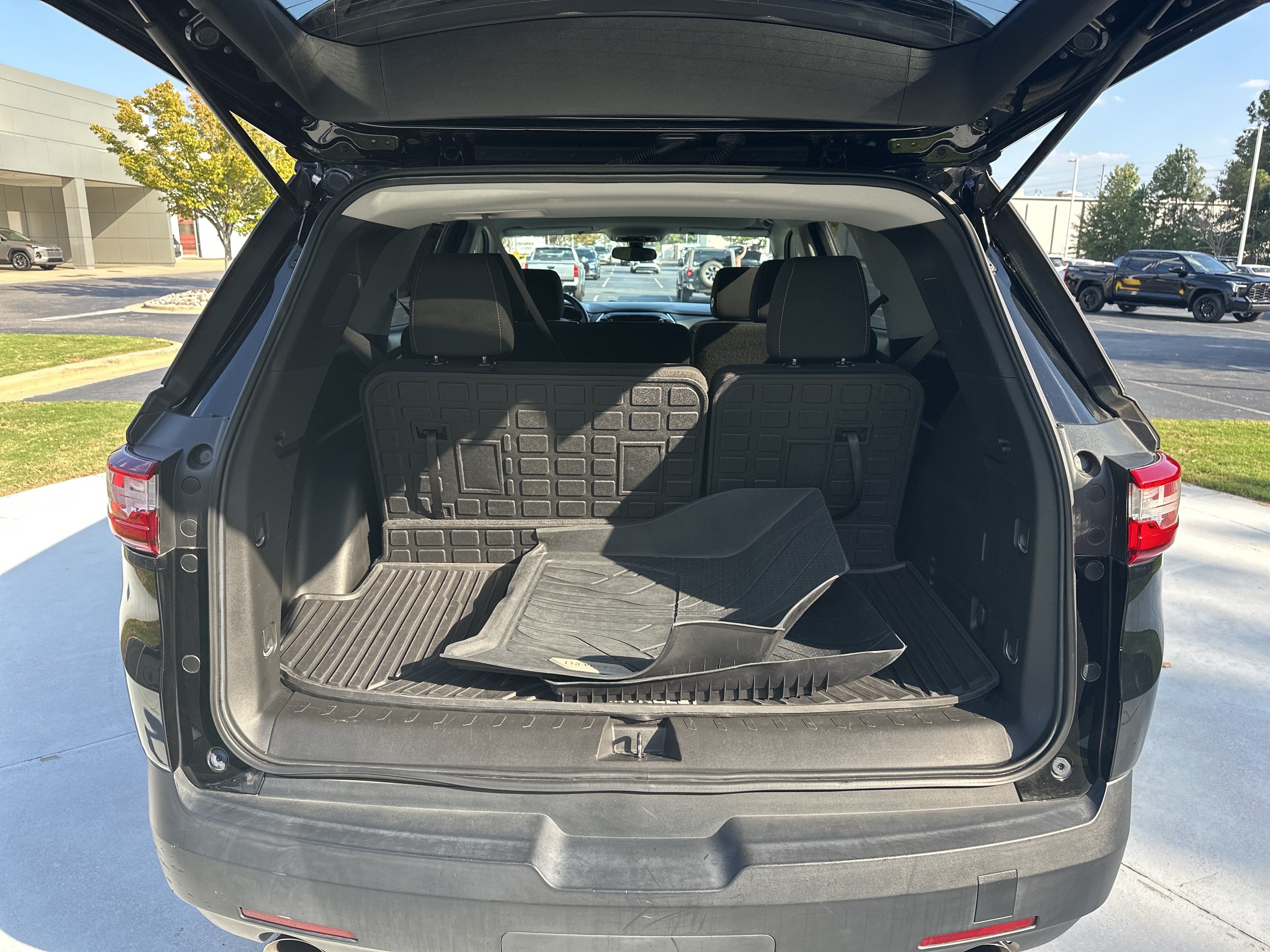 Used 2020 Chevrolet Traverse LS FWD image 34