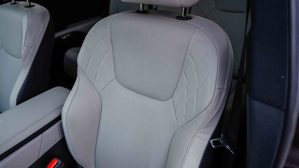 Used 2024 Lexus RX 350h w/ Kick Sensor & Tow Package image 30