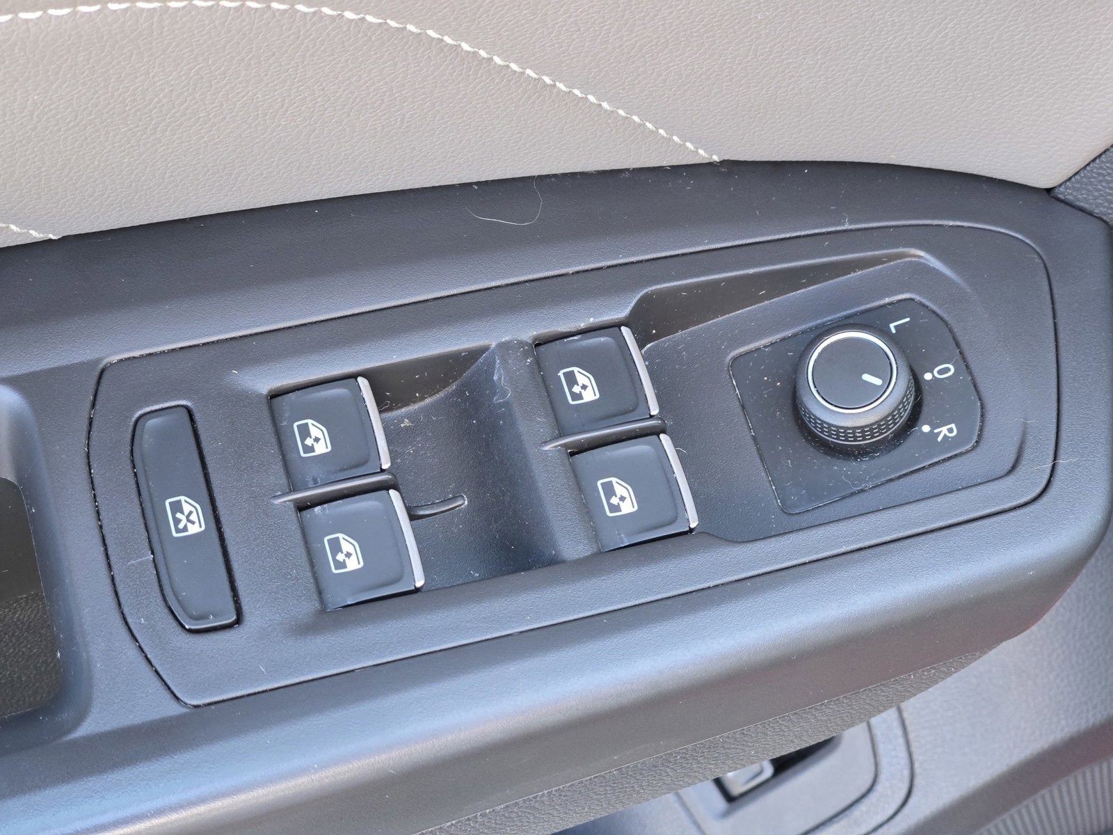 Used 2023 Volkswagen Atlas SE image 15