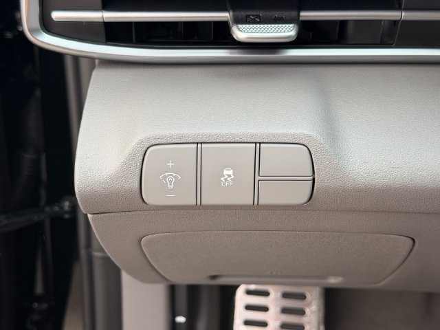 New 2026 Hyundai Elantra Sport FWD image 24