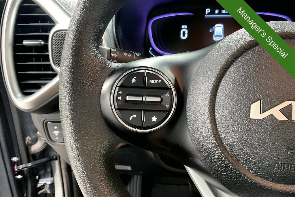 Used 2025 Kia Soul LX w/ LX Technology Package FWD image 23