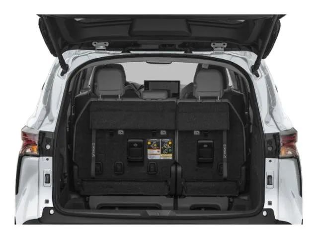 Used 2025 Toyota Sienna XLE image 10