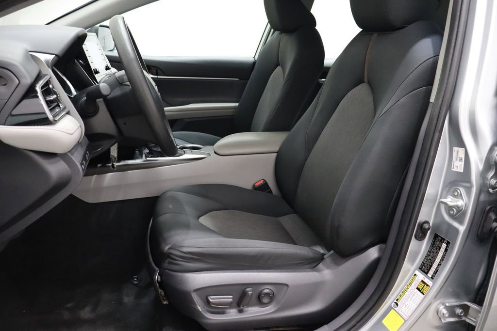 Used 2022 Toyota Camry LE image 8