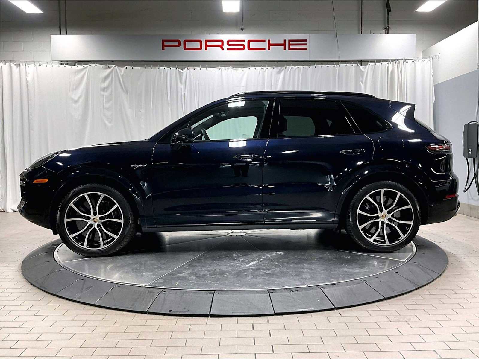 Used 2023 Porsche Cayenne Turbo S image 2