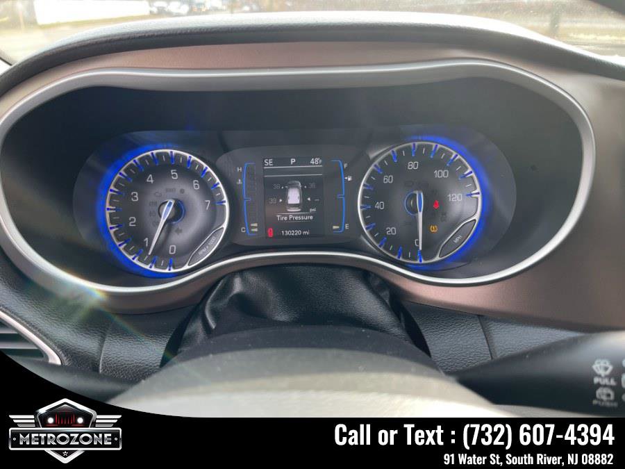 Used 2017 Chrysler Pacifica Touring image 22