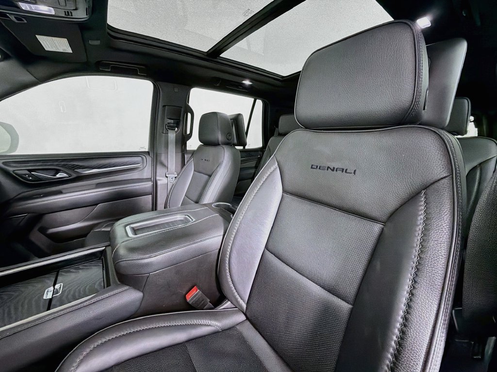 Used 2021 GMC Yukon Denali w/ Denali Premium Package AWD/4WD image 22