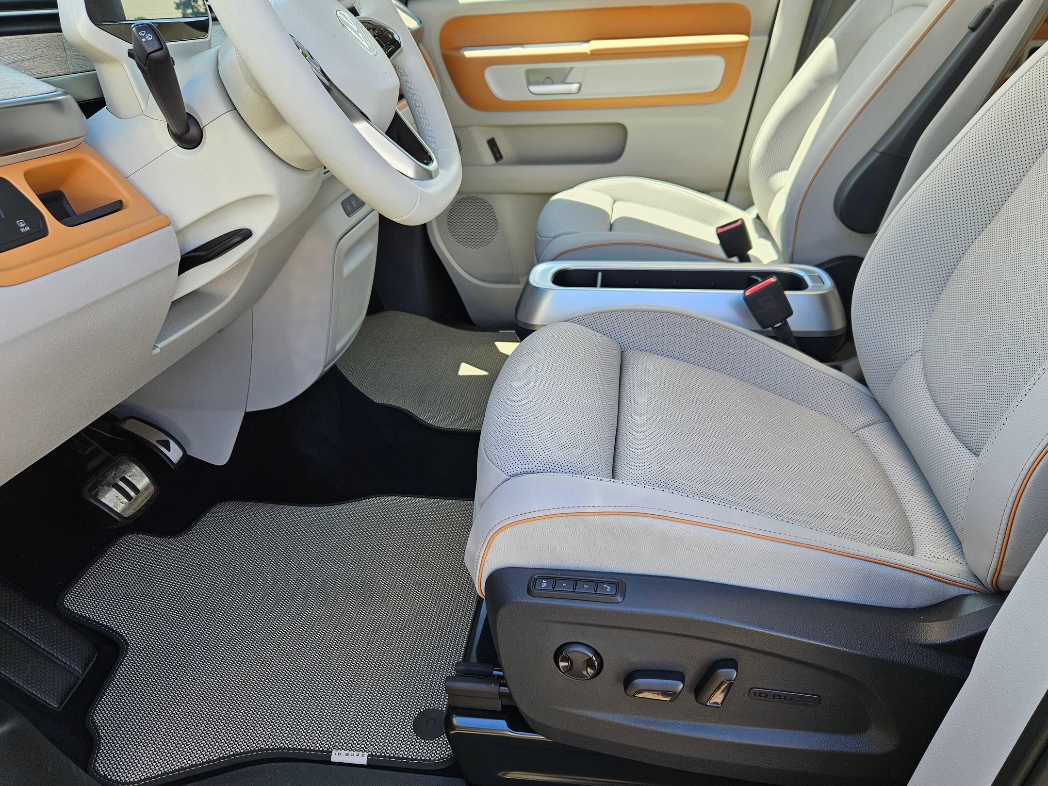 New 2025 Volkswagen ID. Buzz 1st Edition RWD image 13