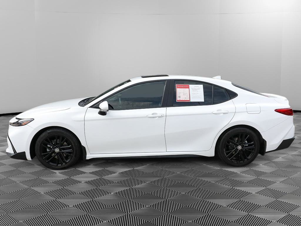 Used 2025 Toyota Camry SE image 2