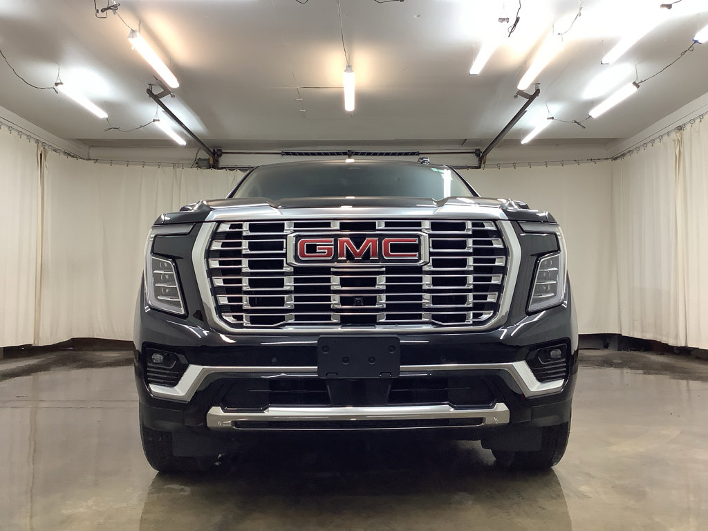 Used 2025 GMC Yukon Denali w/ Advanced Technology Package AWD/4WD image 12