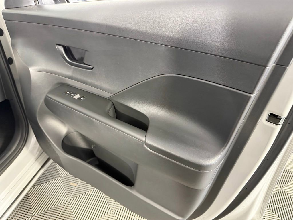 Used 2024 Hyundai Kona SEL image 34