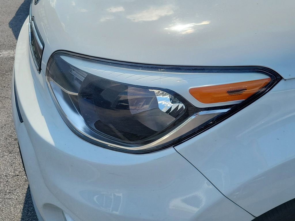 Used 2019 Kia Soul + image 9
