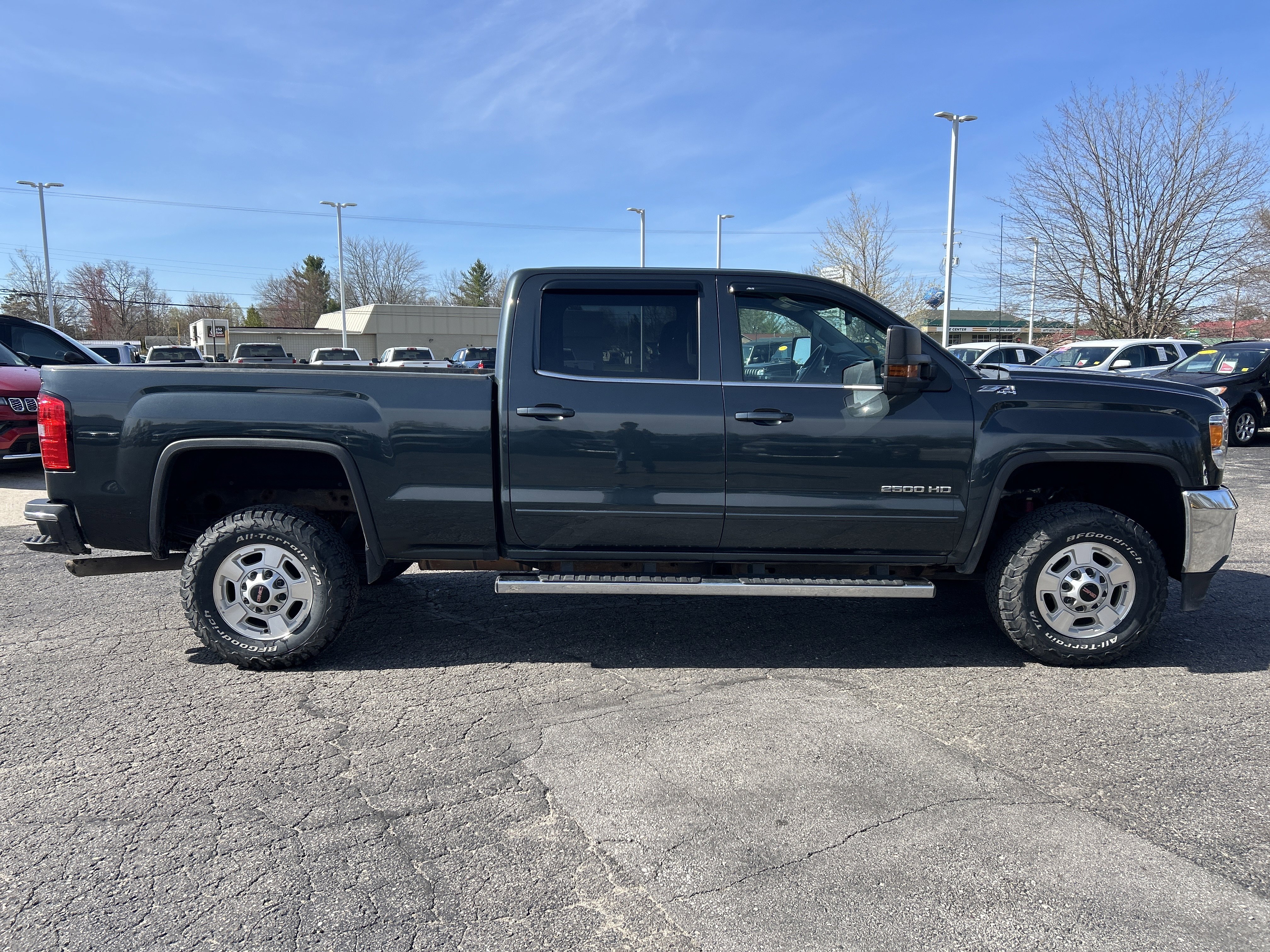 Used 2017 GMC Sierra 2500 SLE w/ SLE Preferred Package AWD/4WD image 3