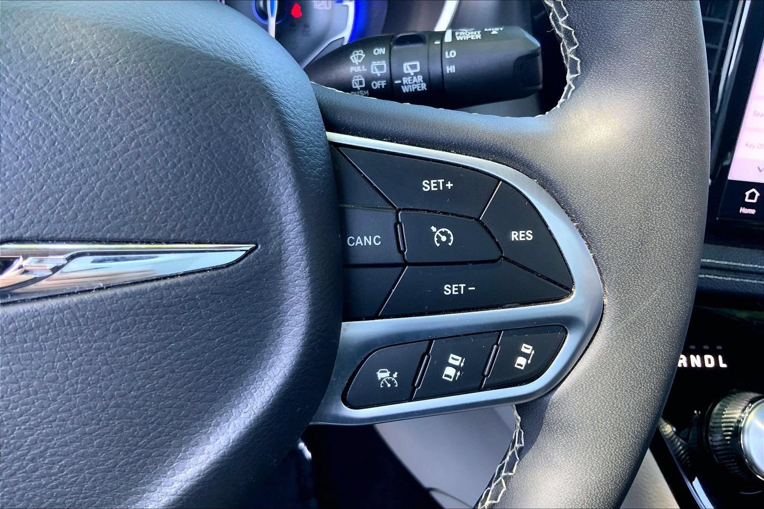 Certified 2023 Chrysler Pacifica Touring-L AWD/4WD image 19