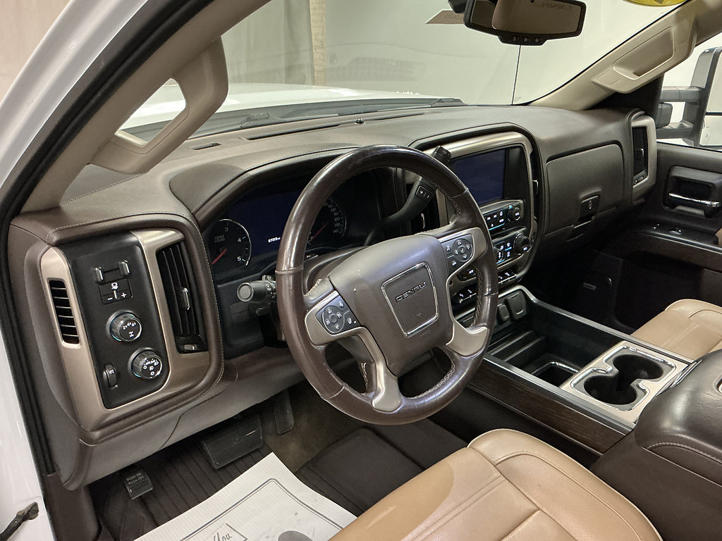 Used 2017 GMC Sierra 3500 Denali w/ Duramax Plus Package AWD/4WD image 10