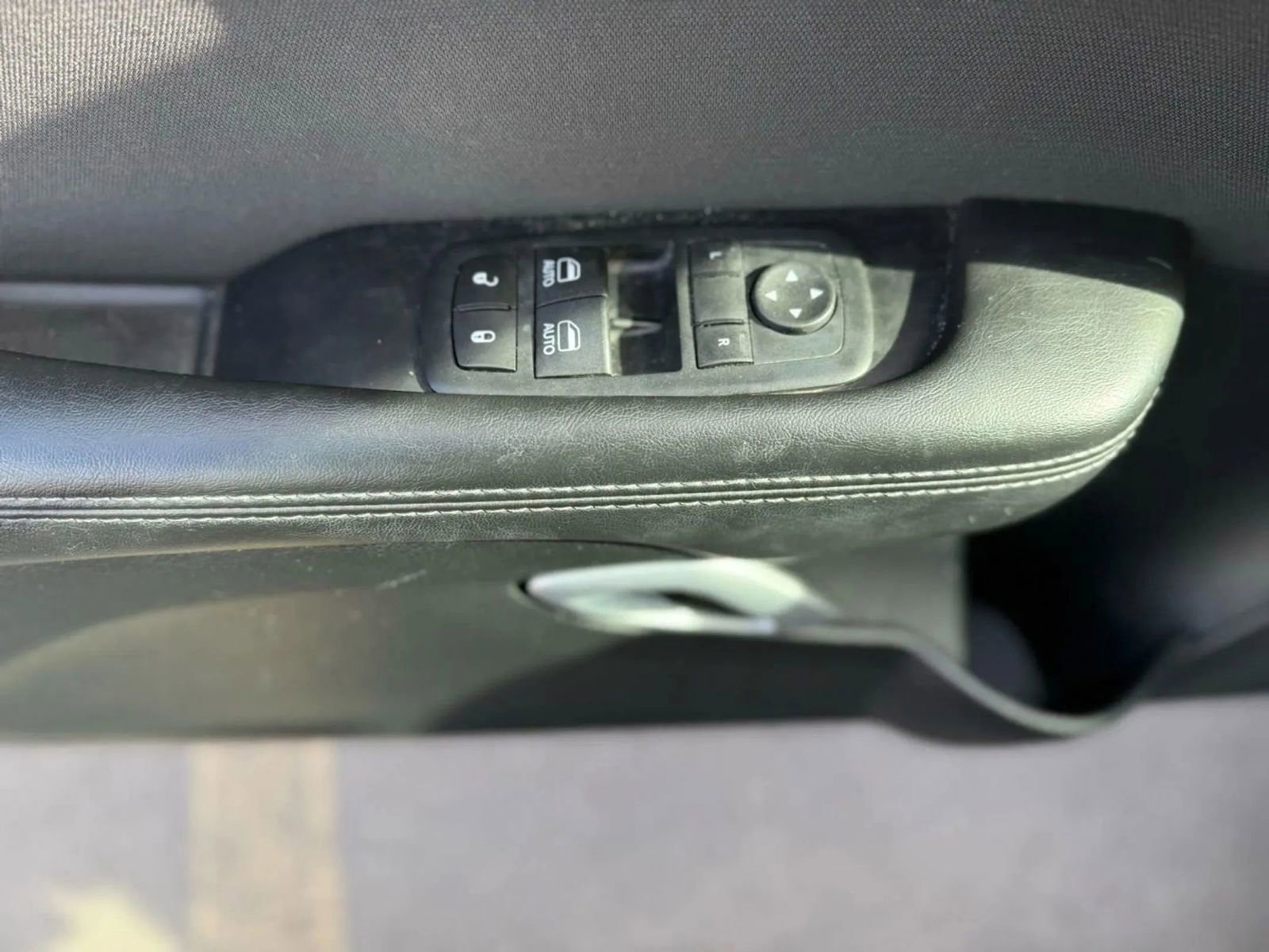 Used 2016 Dodge Challenger SXT image 16