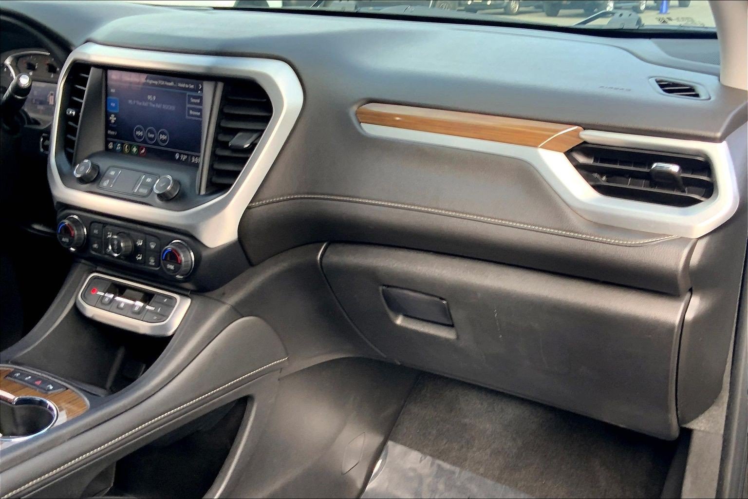 Used 2021 GMC Acadia SLE AWD/4WD image 17