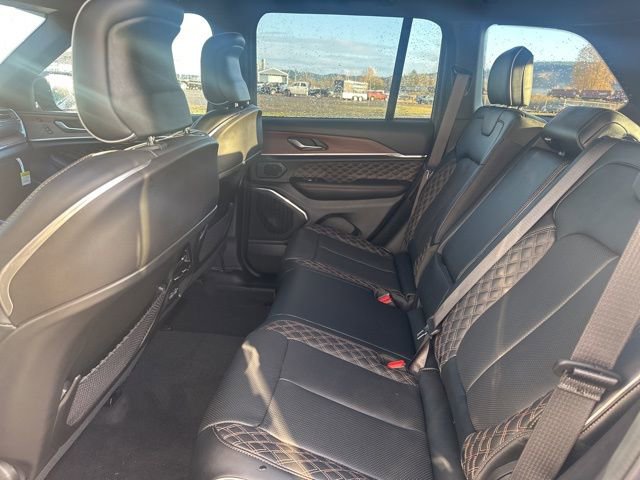 New 2025 Jeep Grand Cherokee Summit image 10