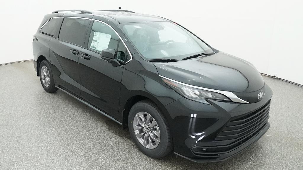 New 2026 Toyota Sienna LE FWD image 10