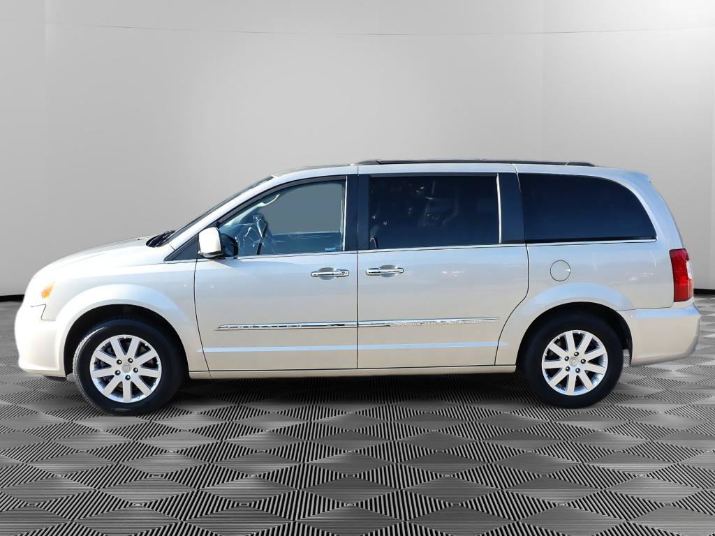 Used 2015 Chrysler Town & Country Touring w/ Driver Convenience Group FWD image 2
