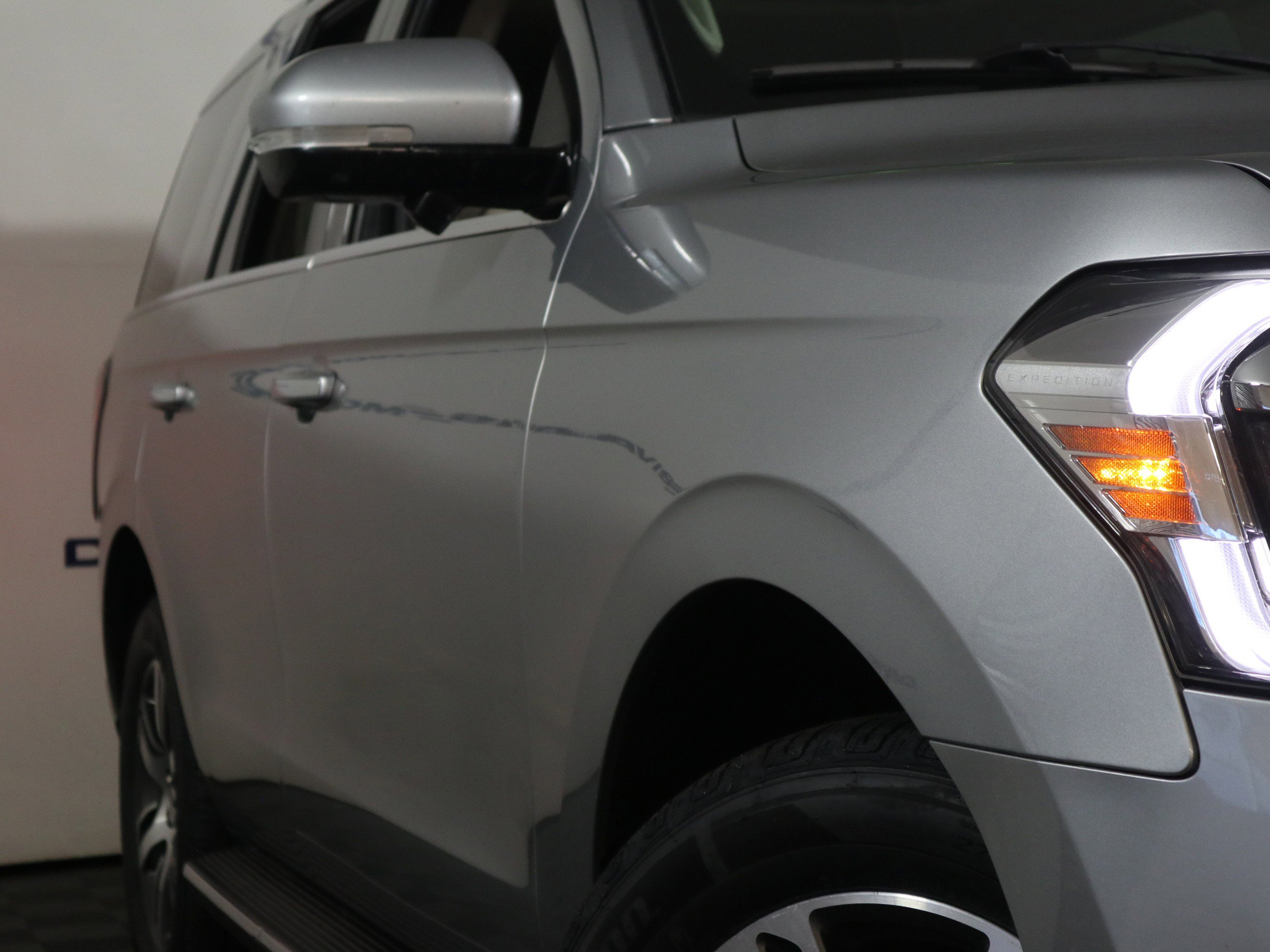 Used 2022 Ford Expedition Limited AWD/4WD image 3