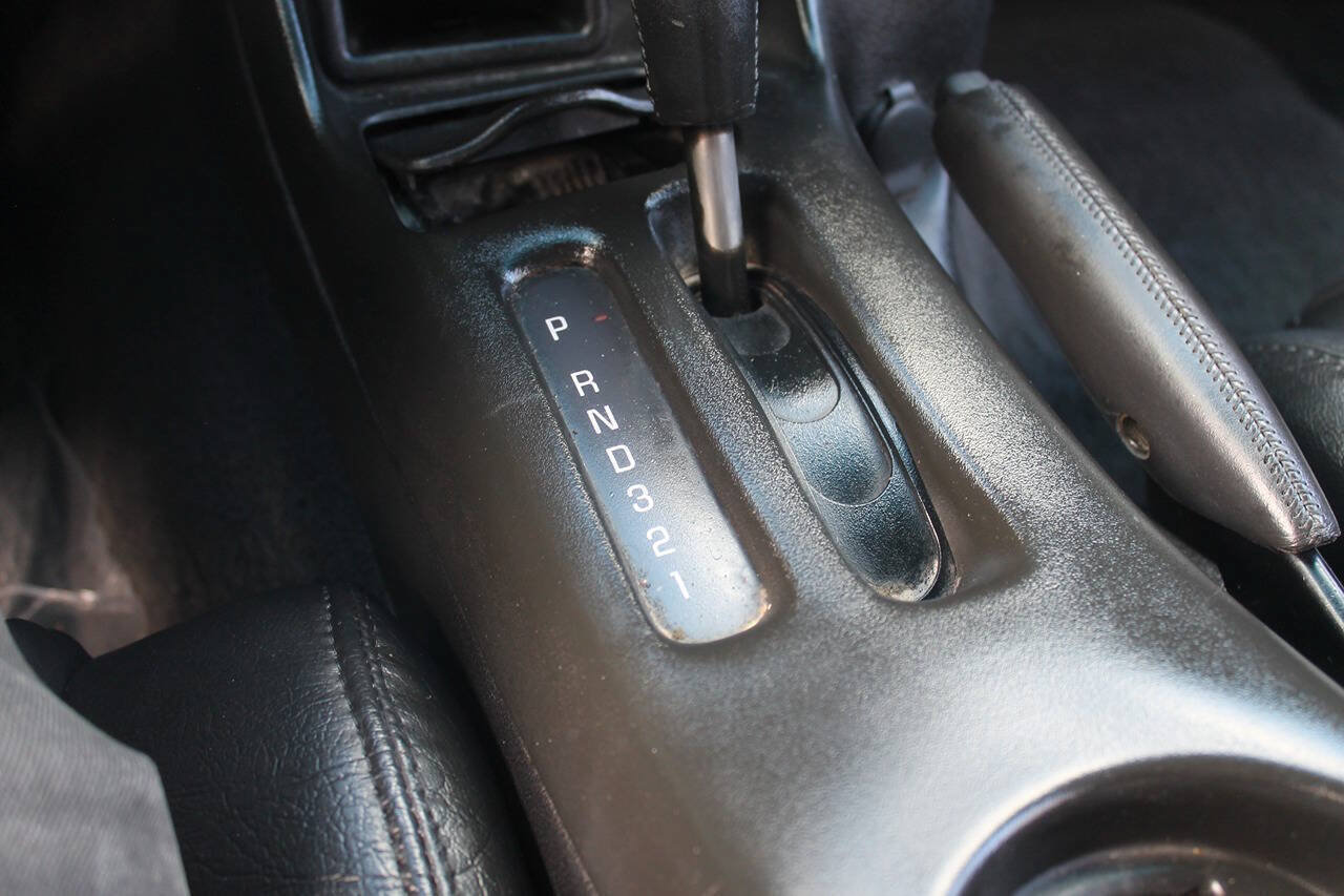 Used 2000 Pontiac Firebird Formula w/ Security Pkg RWD image 34