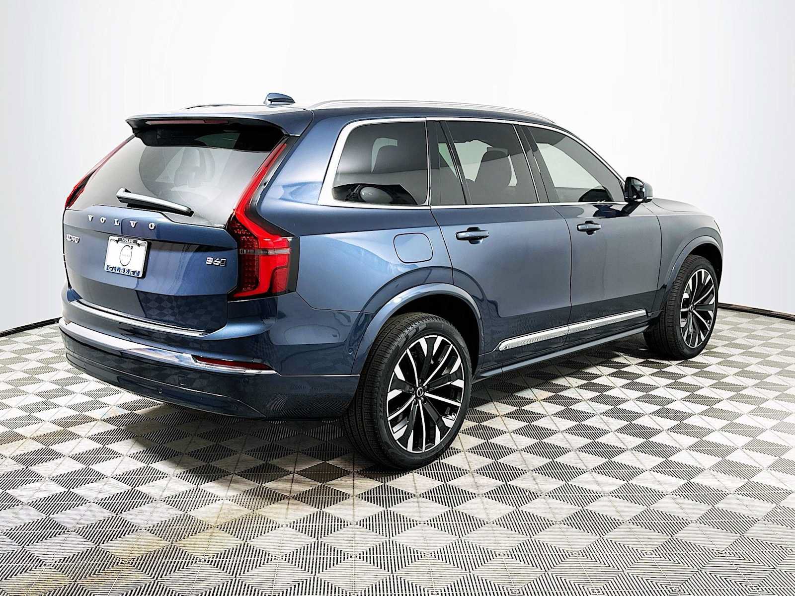 New 2026 Volvo XC90 B6 Plus w/ Protection Package Premier AWD/4WD image 7