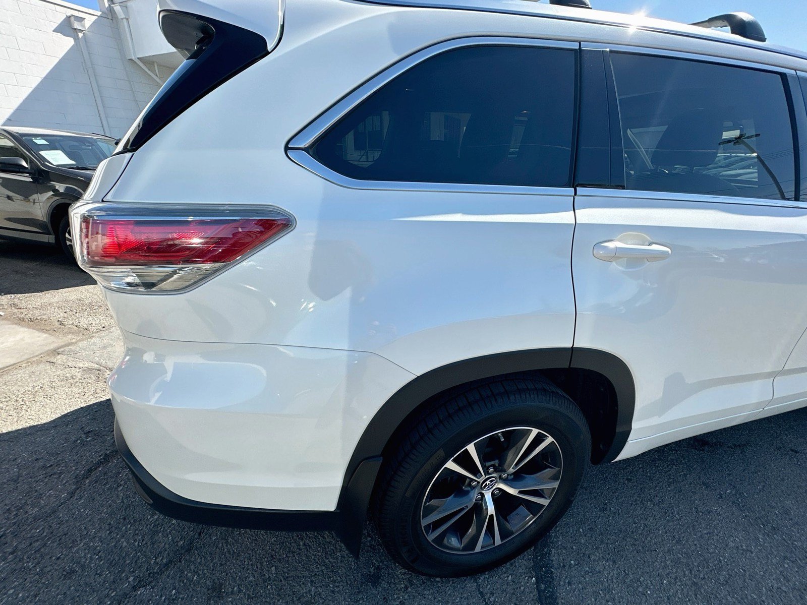 Used 2016 Toyota Highlander XLE AWD/4WD image 4