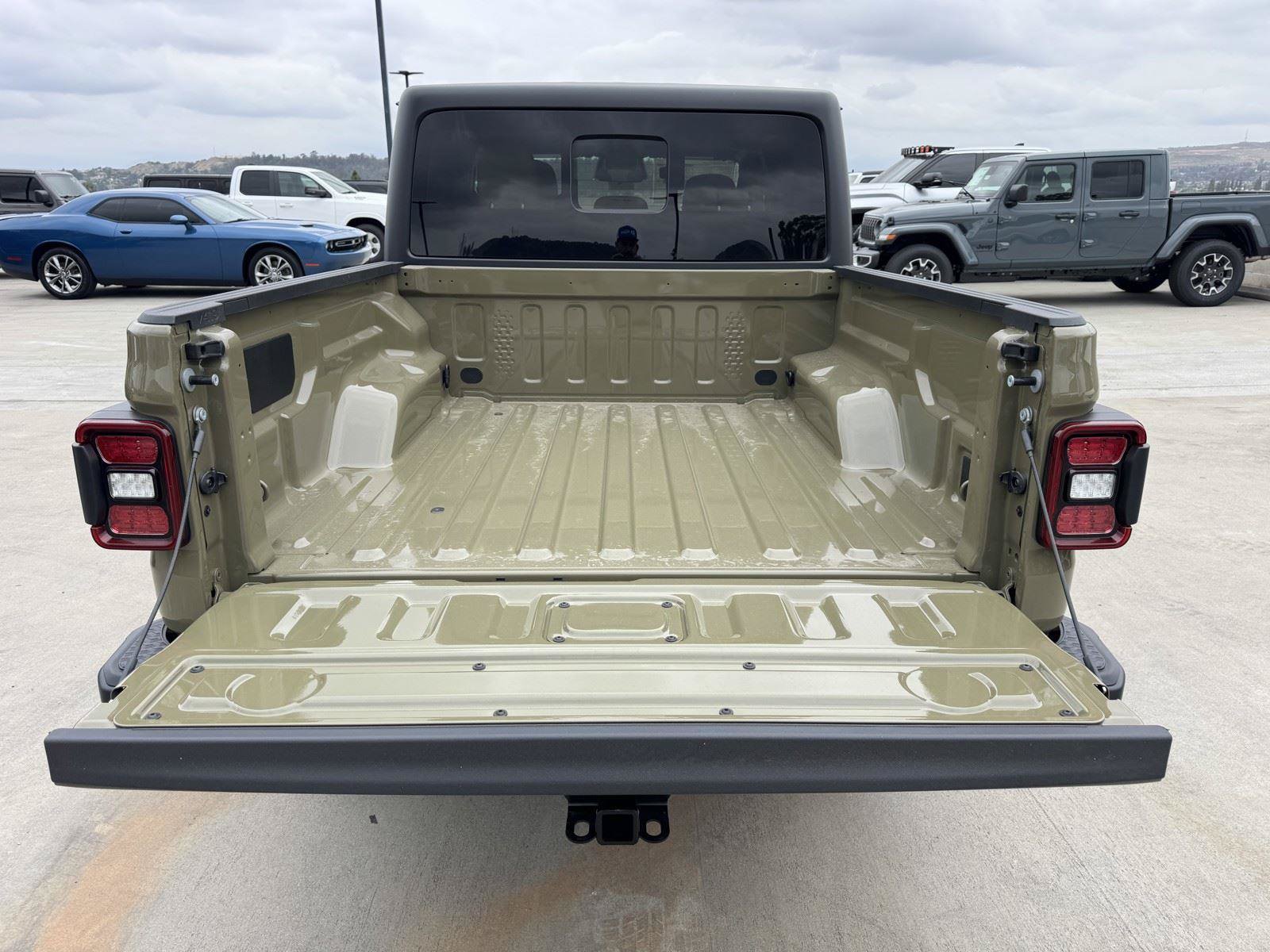 New 2026 Jeep Gladiator Willys AWD/4WD image 11