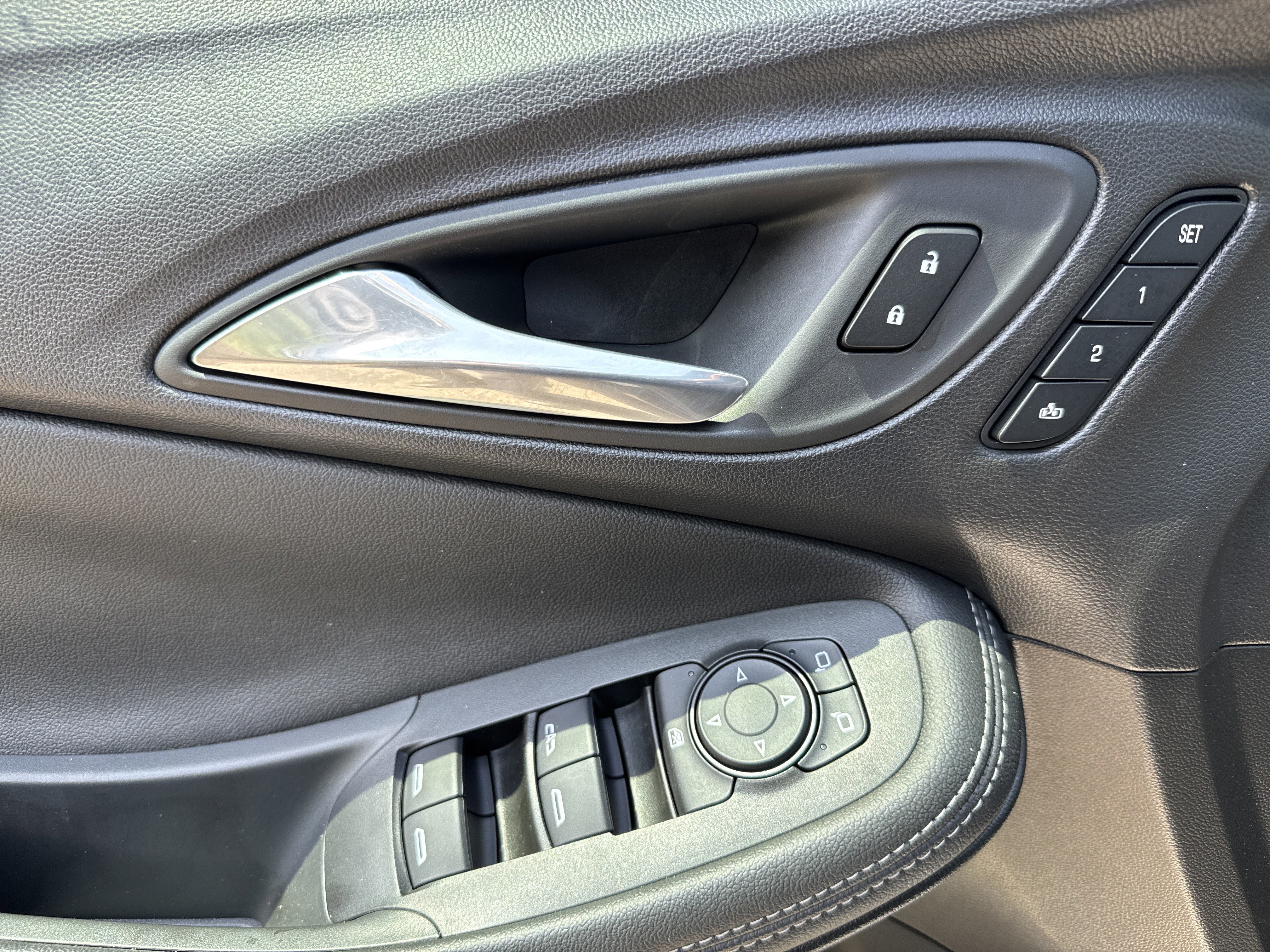 Used 2020 Buick Encore GX Essence w/ Experience Buick Package FWD image 15