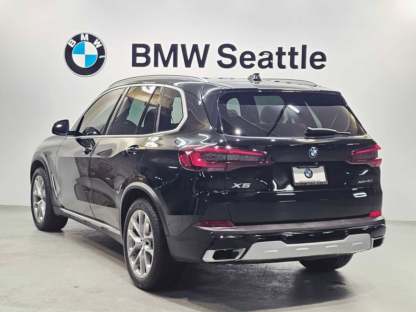 Used 2022 BMW X5 xDrive40i w/ Parking Assistance Package image 4