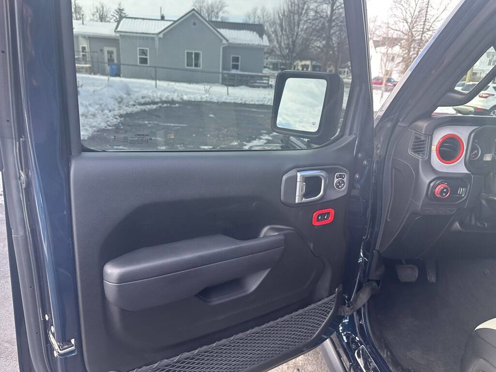 Used 2025 Jeep Gladiator Sport image 13