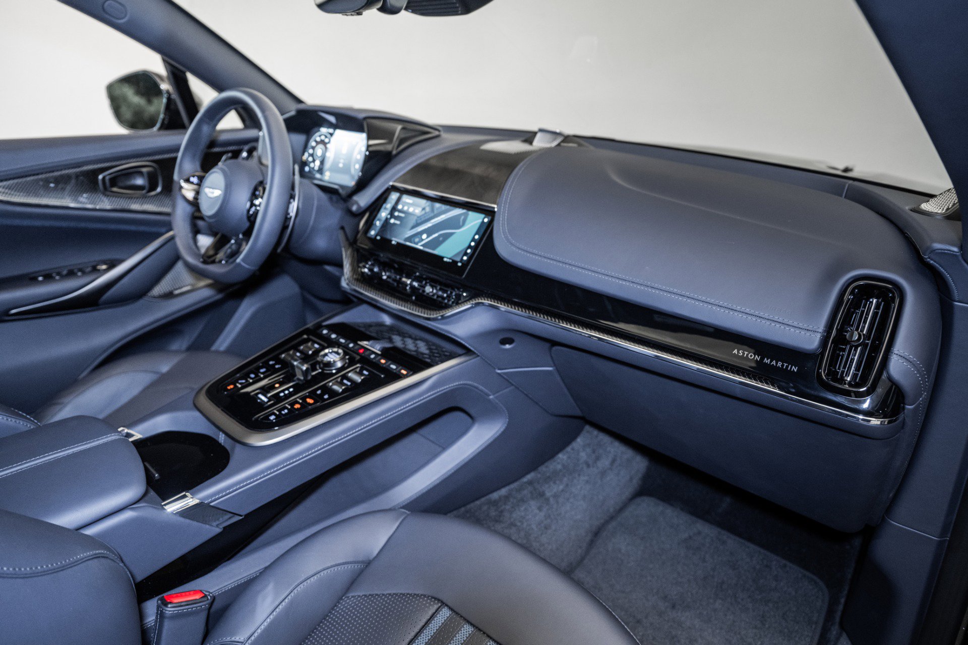 Used 2025 Aston Martin DBX 707 image 21