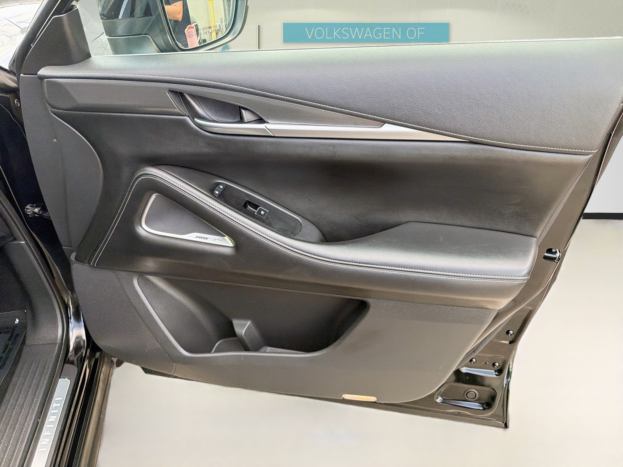 Used 2023 INFINITI QX60 Luxe w/ Performance Audio Package FWD image 34